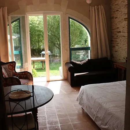 Gites De La Perriere Guest house